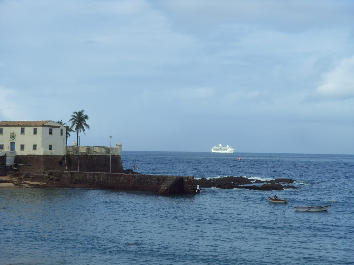 Schiff vor der Küste von Salvador da Bahia