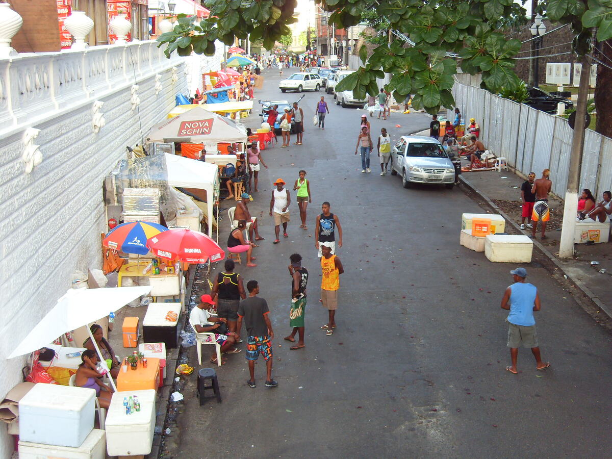 Straßenleben und Musik beim Karneval in Salvador da Bahia