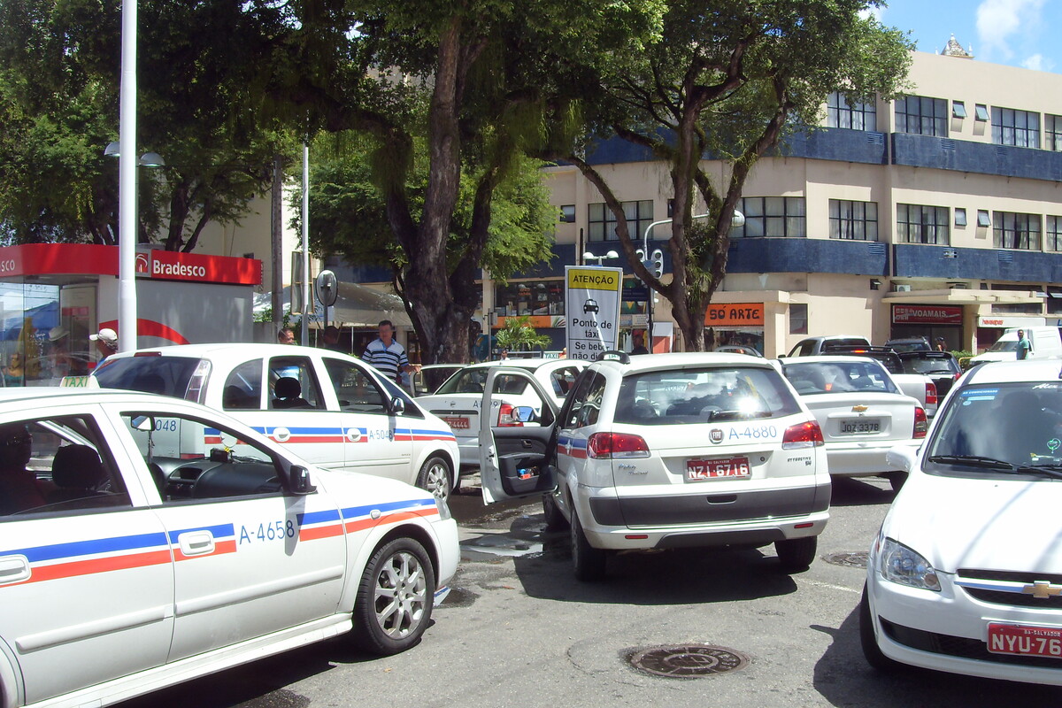 Taxis und Verkehr im Zentrum von Salvador da Bahia
